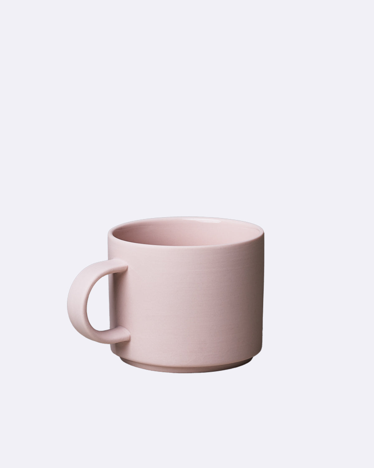 Porzellantasse in zartem Rosa ohne sichtbaren Schriftzug