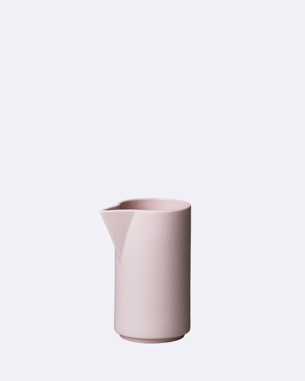 Milchkännchen aus Porzellan in zartem Rosa ohne sichtbaren Schriftzug