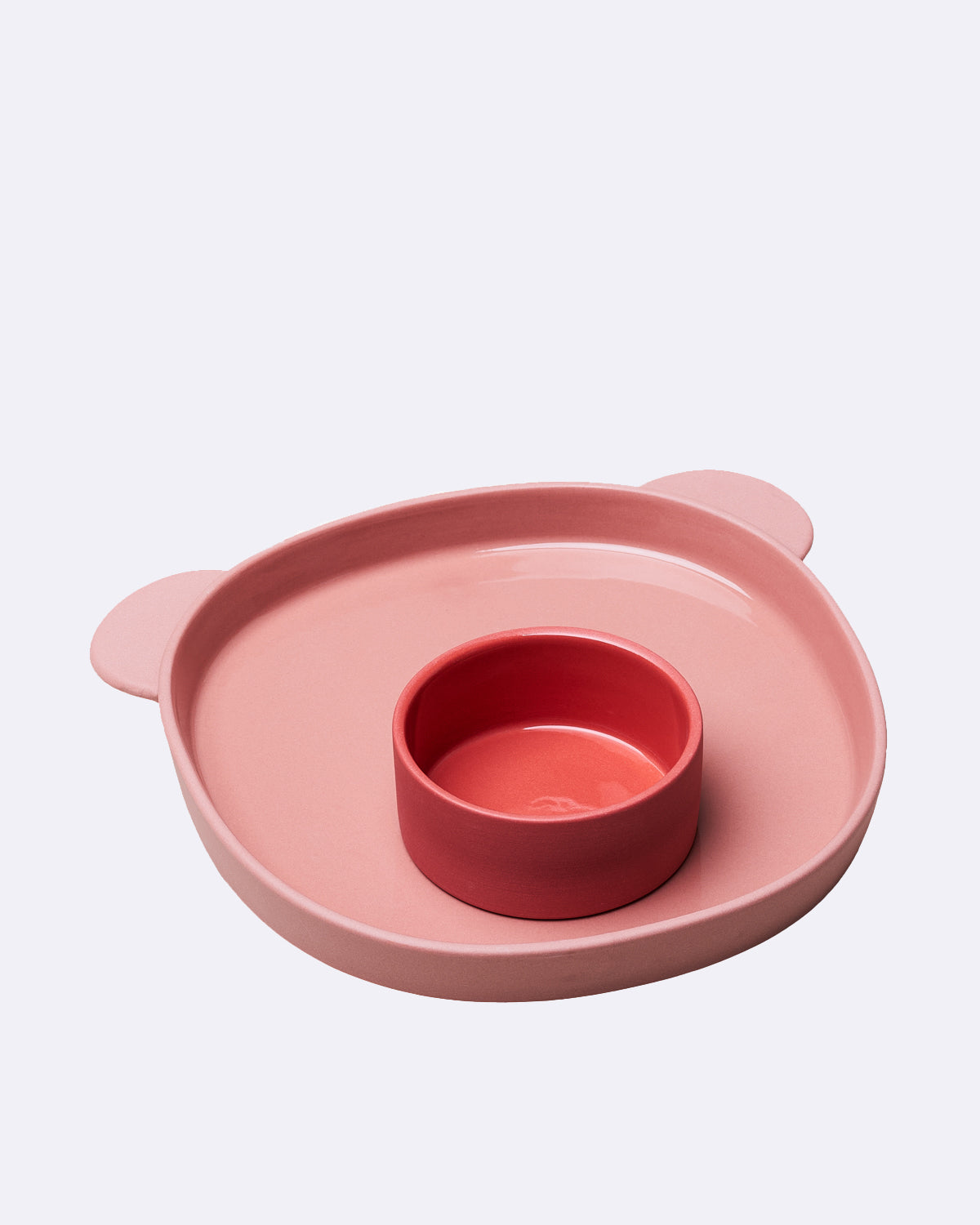 Kinderteller aus rosa Keramik in Bärenform mit integriertem rotem Schälchen