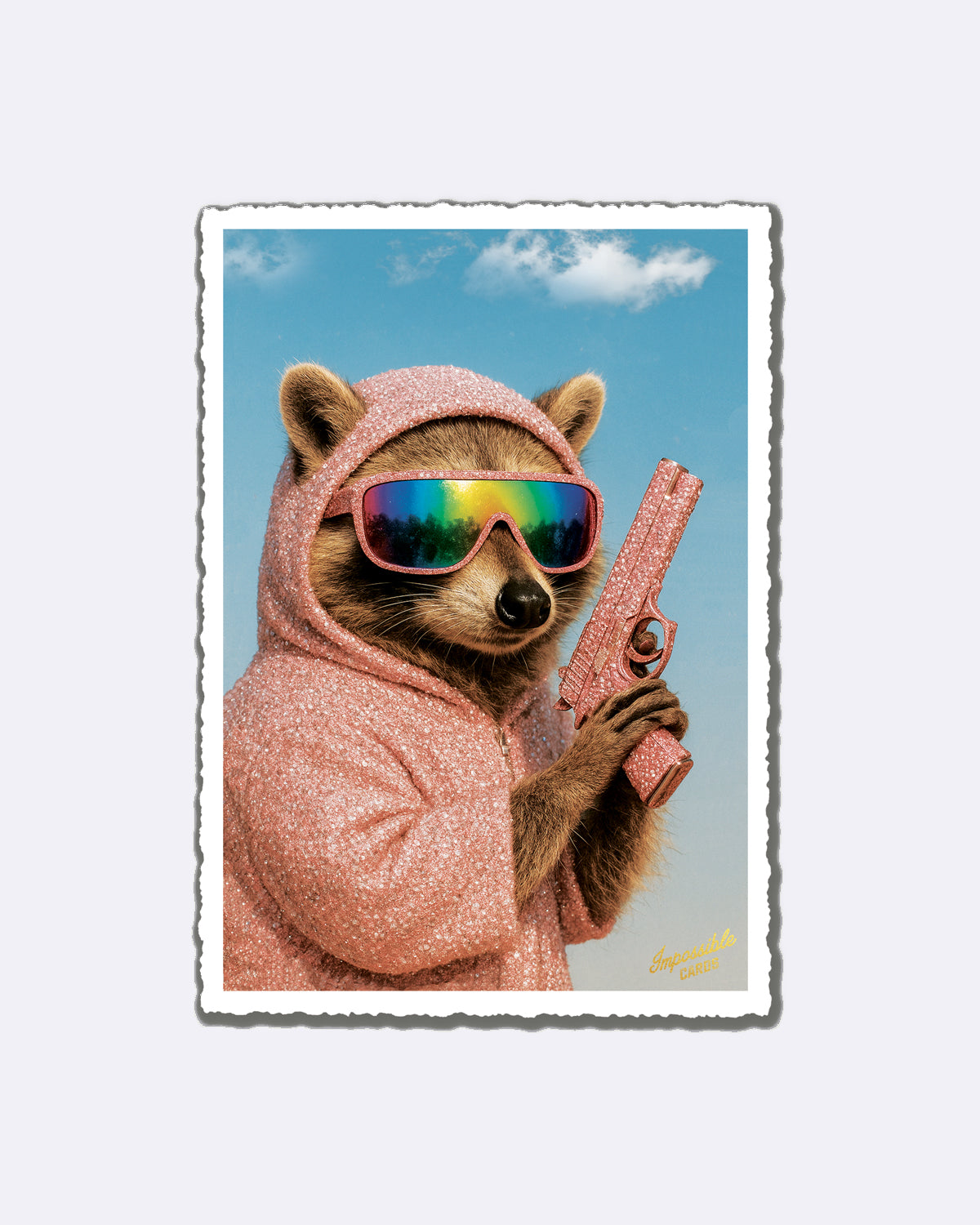 Postkarte mit Waschbär in glänzendem Hoodie und Sonnenbrille vor blauem Himmel mit Schriftzug "impossible card"