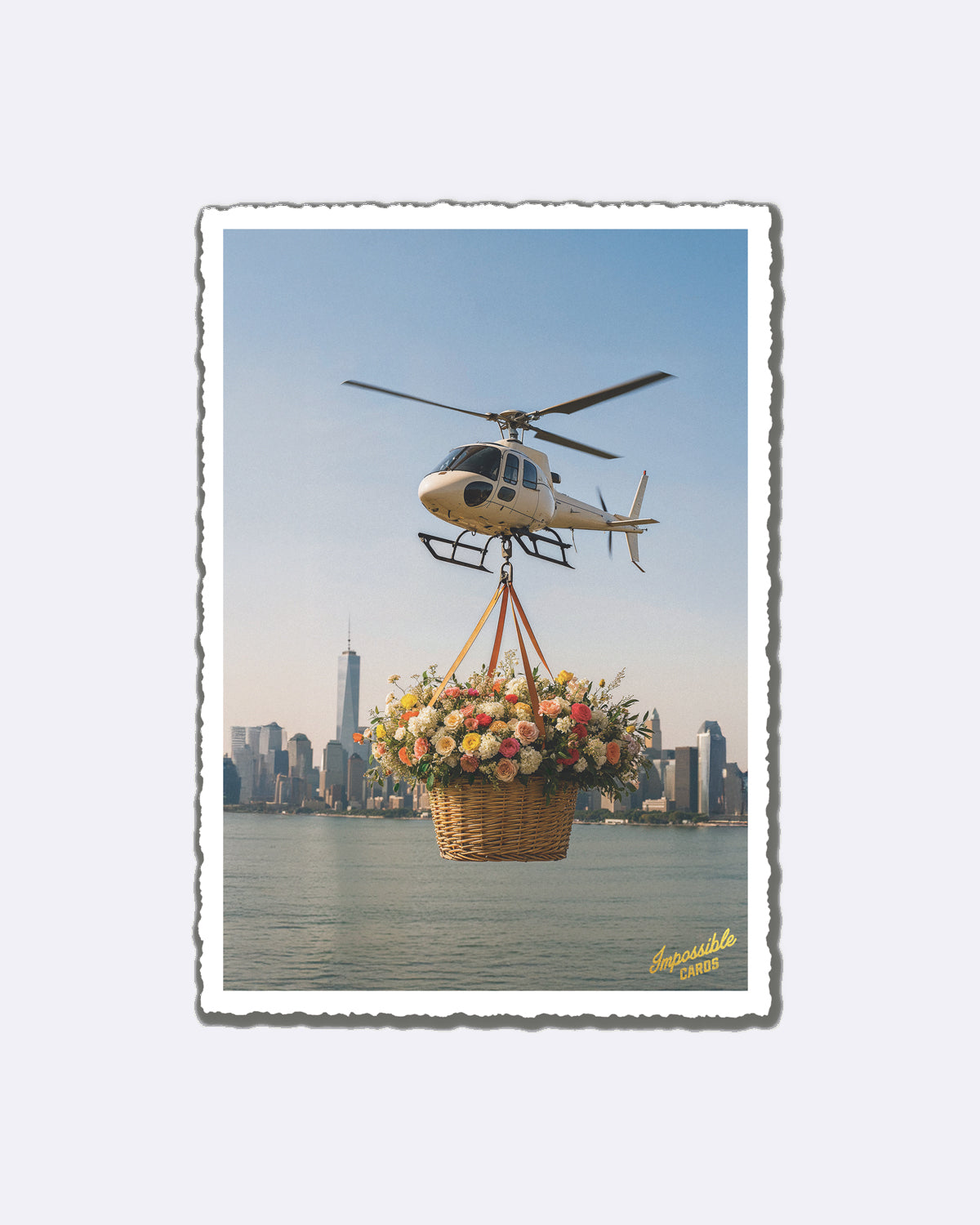 Postkarte mit Helikopter und Blumenkorb vor Skyline mit Schriftzug "Impossible Cards"