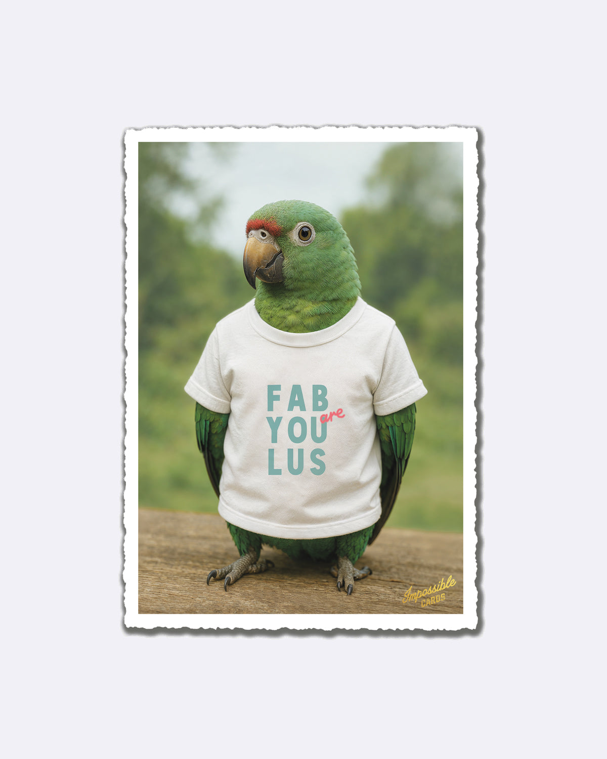 Postkarte mit grünem Papagei im weißen T-Shirt mit Schriftzug "FAB YOU are LUS"