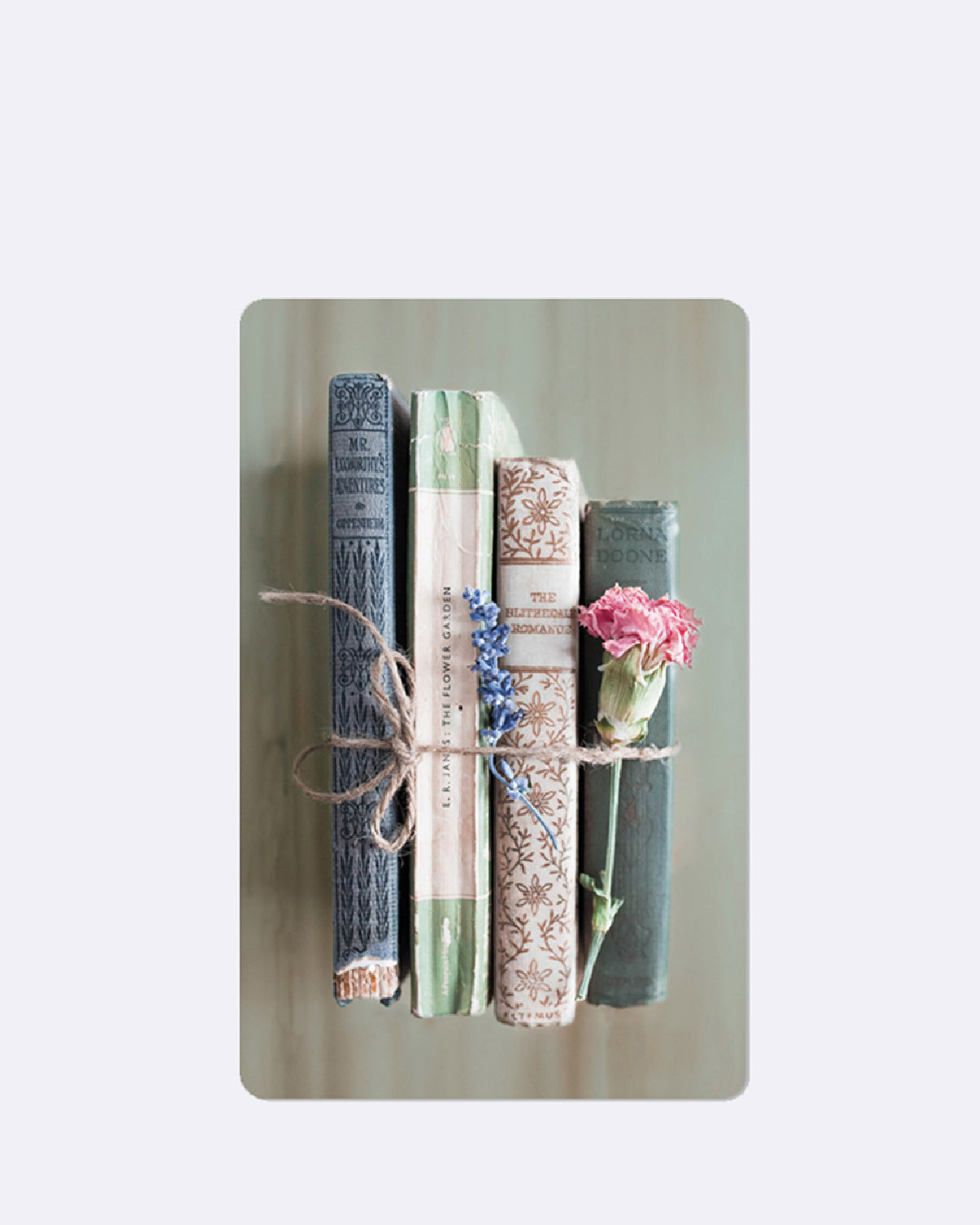 Postkarte mit abgebildeten Büchern