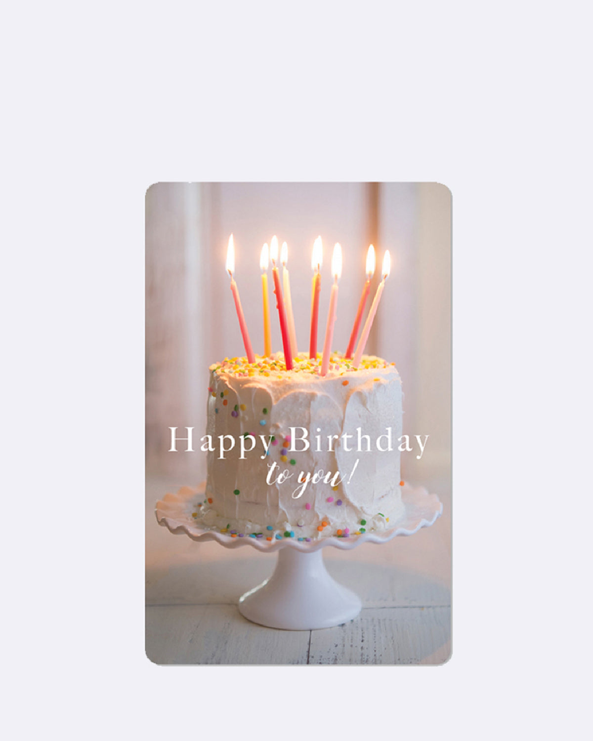 Mini Postkarte mit Geburtstagstorte und Kerzen mit Schriftzug "Happy Birthday to you"