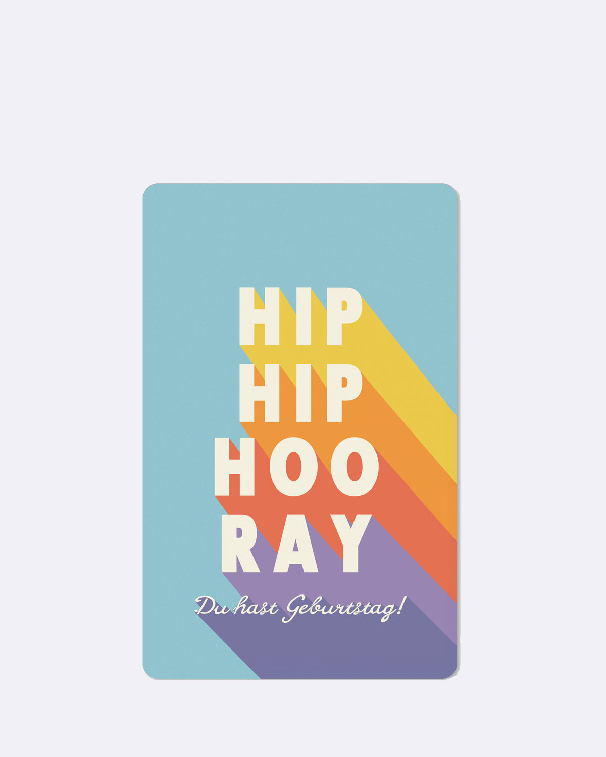 Postkarte mit buntem Streifenmuster und Schriftzug "HIP HIP HOORAY Du hast Geburtstag"