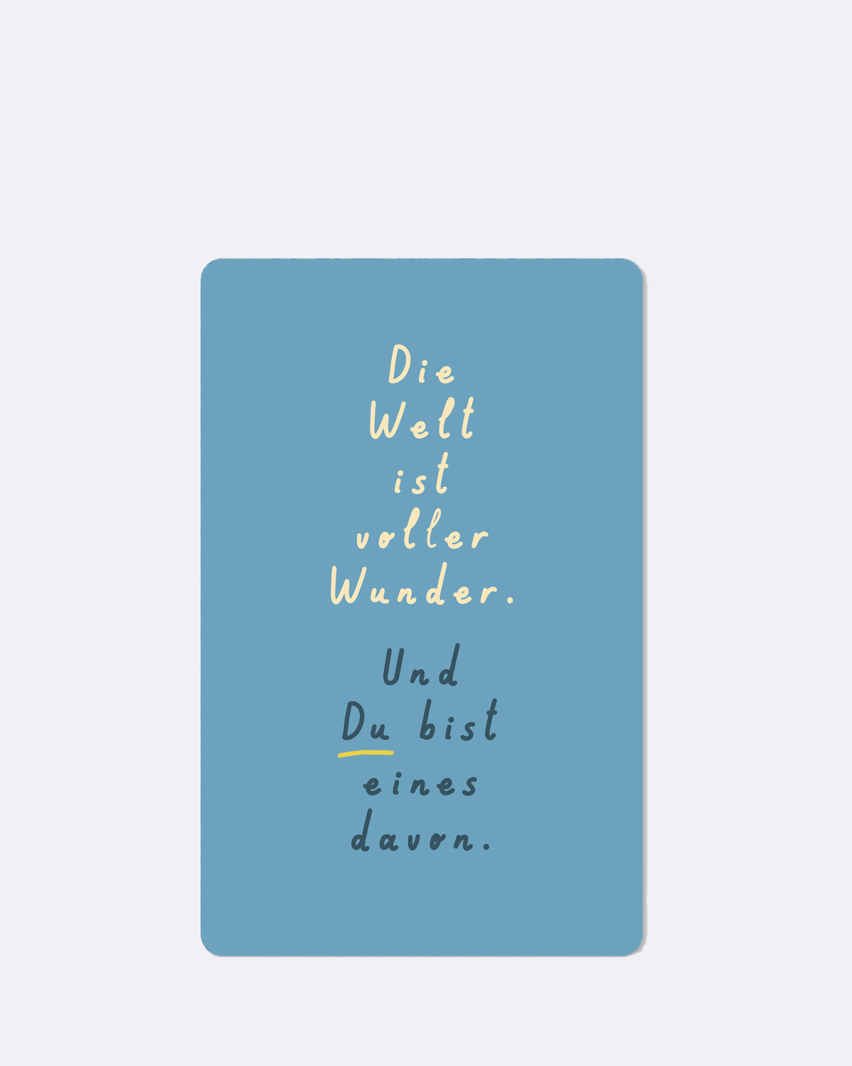 Mini Postkarte in Blau mit Schriftzug "Die Welt ist voller Wunder." Und Du bist eines davon