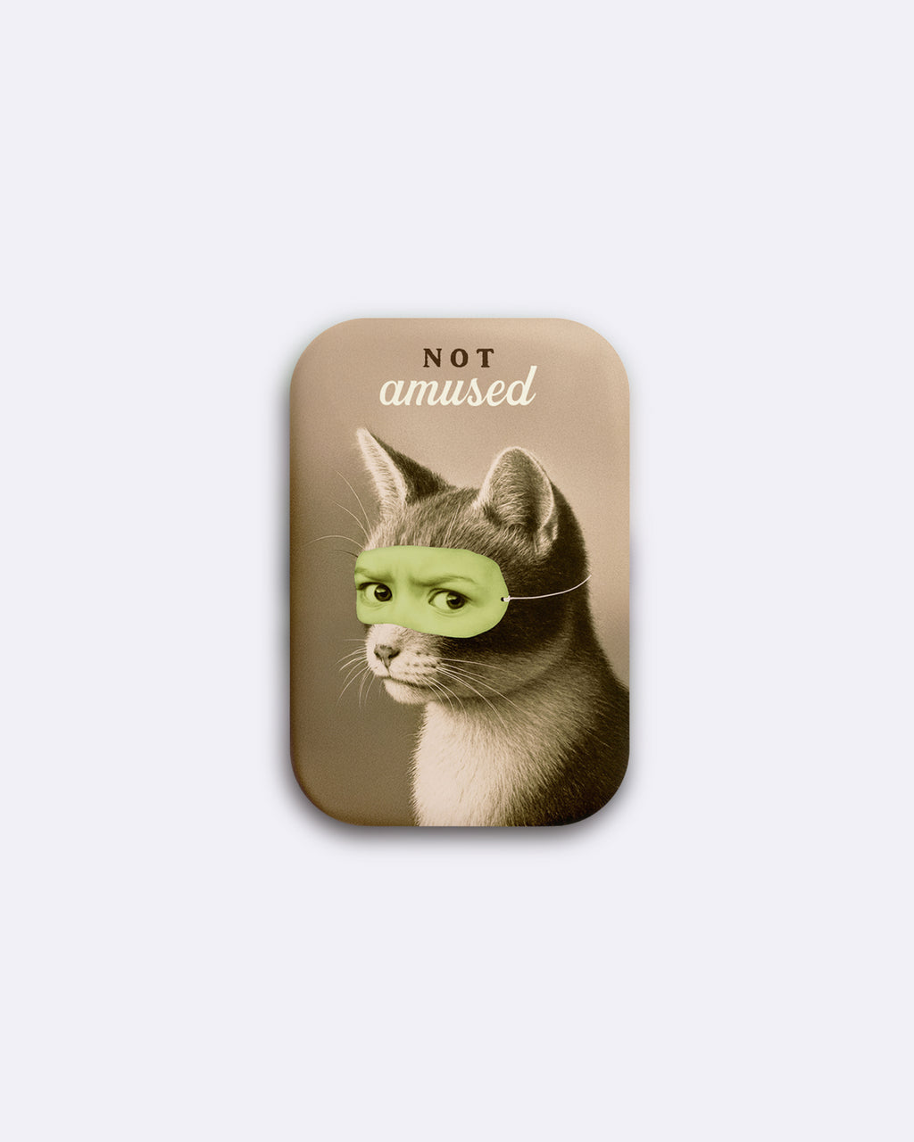 Luna Magnet - not amused