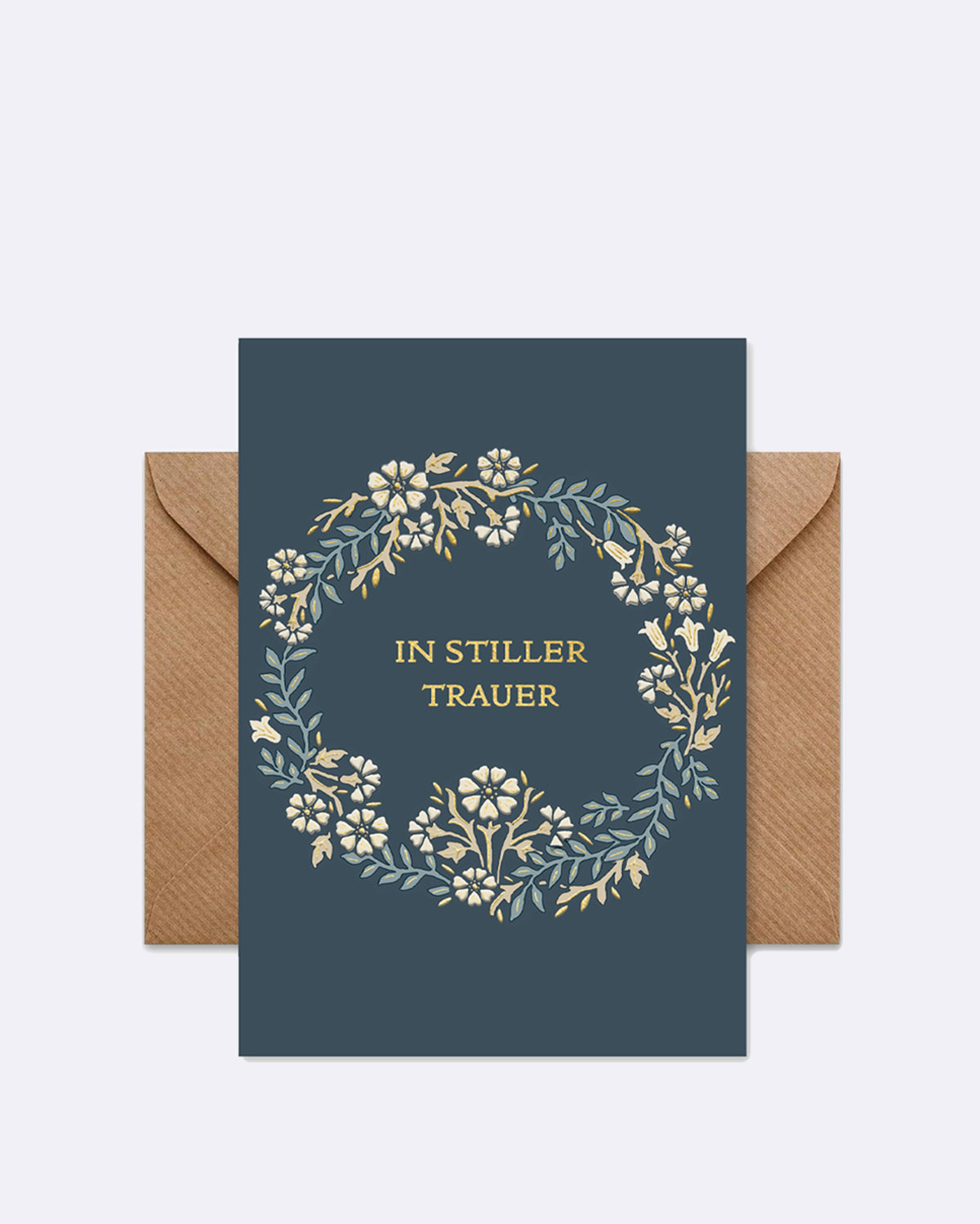 Doppelkarte mit floralem Kranz in Blau und Creme mit Schriftzug "IN STILLER TRAUER"