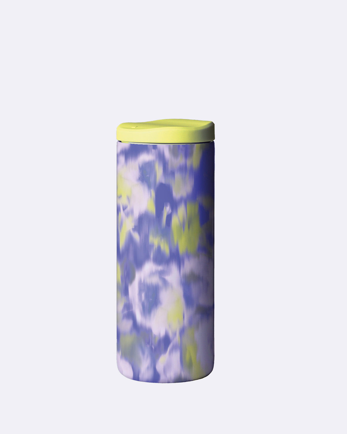 Thermobecher mit abstraktem Blumenmuster in Lila und Grün und gelbem Deckel
