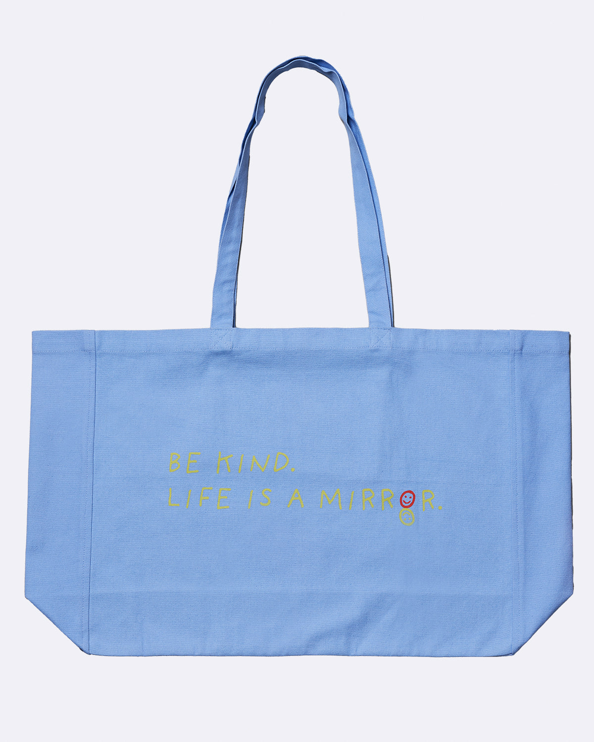 Baumwolltasche in Hellblau mit gelbem Schriftzug "BE KIND. LIFE IS A MIRROR"
