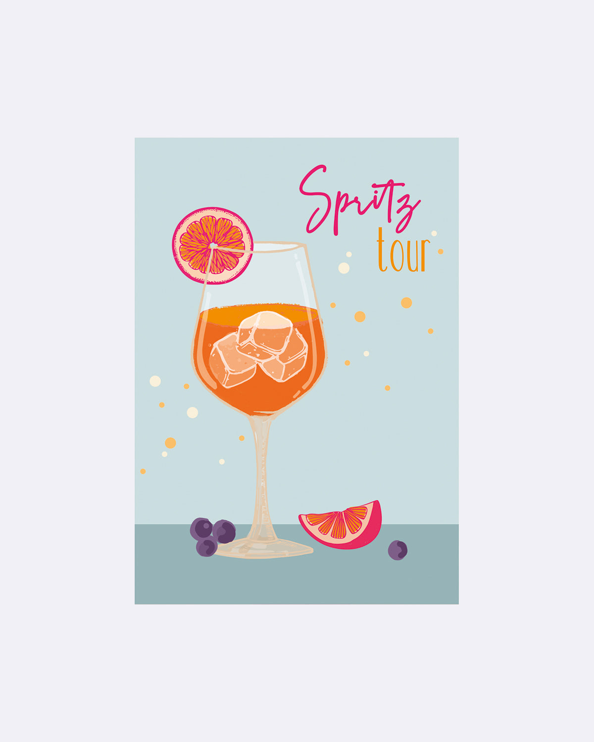 Postkarte mit Glas voll orangefarbenem Getränk, Eiswürfeln und Schriftzug "Spritztour sowie frischen Früchten"