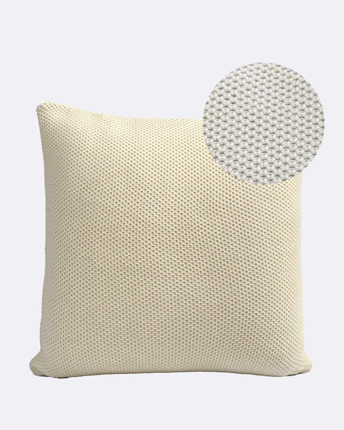 Kissen aus grobem, cremefarbenem Strickgewebe
