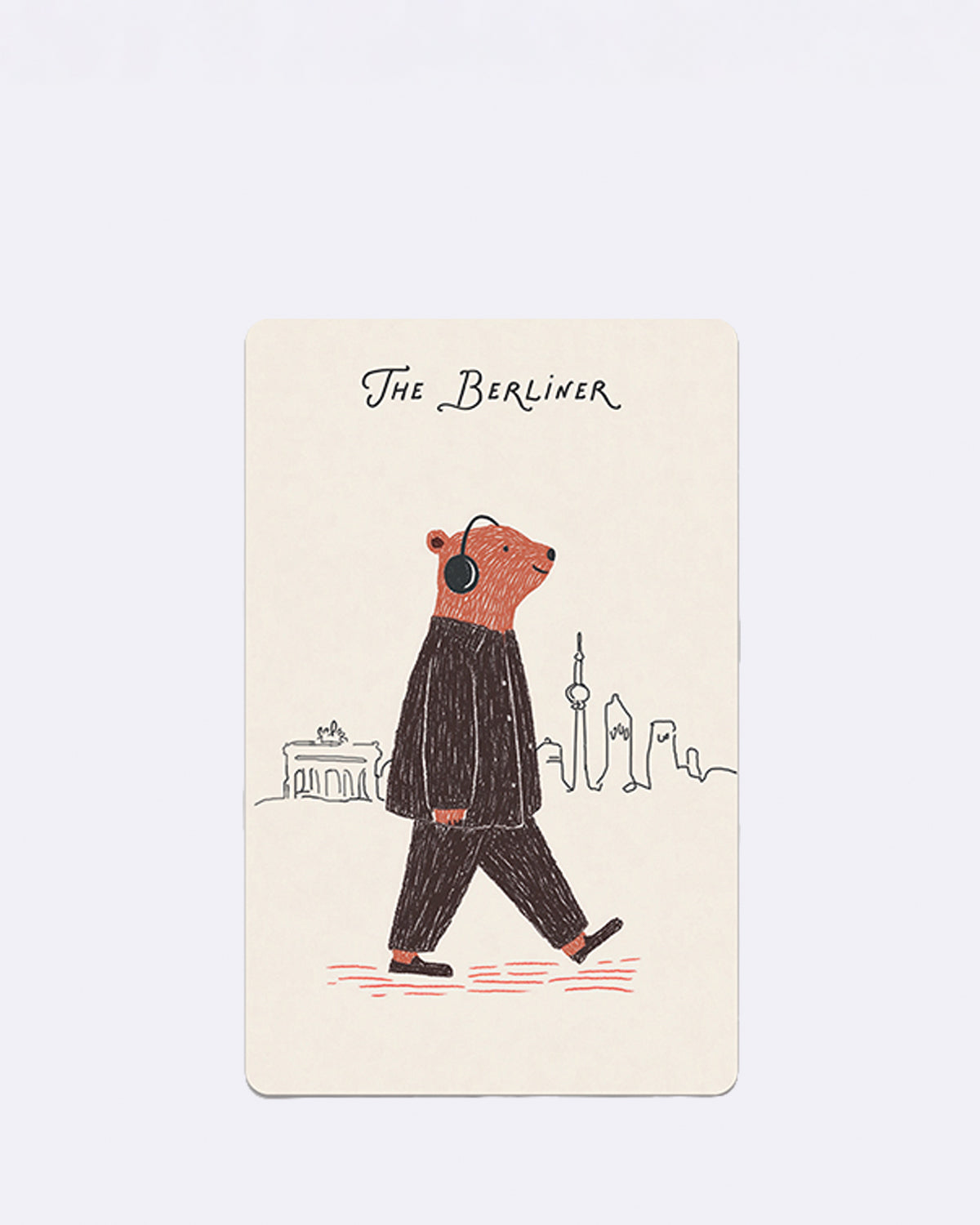 Mini Postkarte mit Bär in Anzug und Kopfhörern vor Berliner Skyline und Schriftzug "The Berliner"