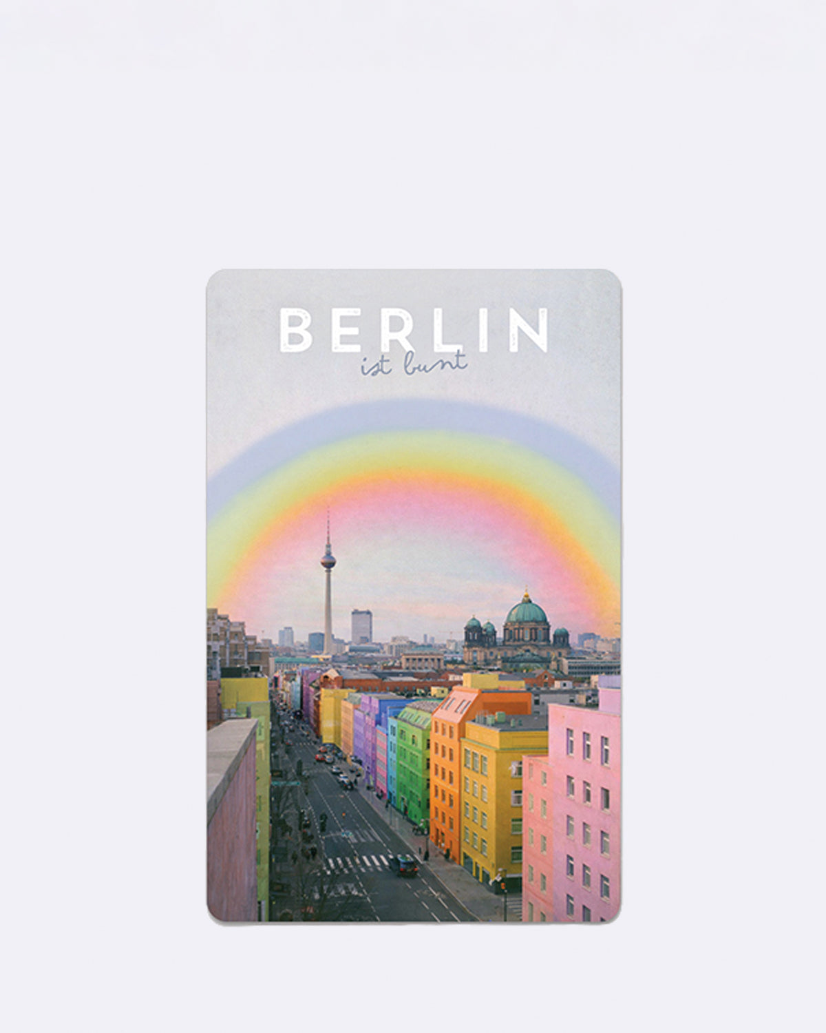 Postkarte mit bunten Häusern und Regenbogen mit Schriftzug "BERLIN ist bunt"