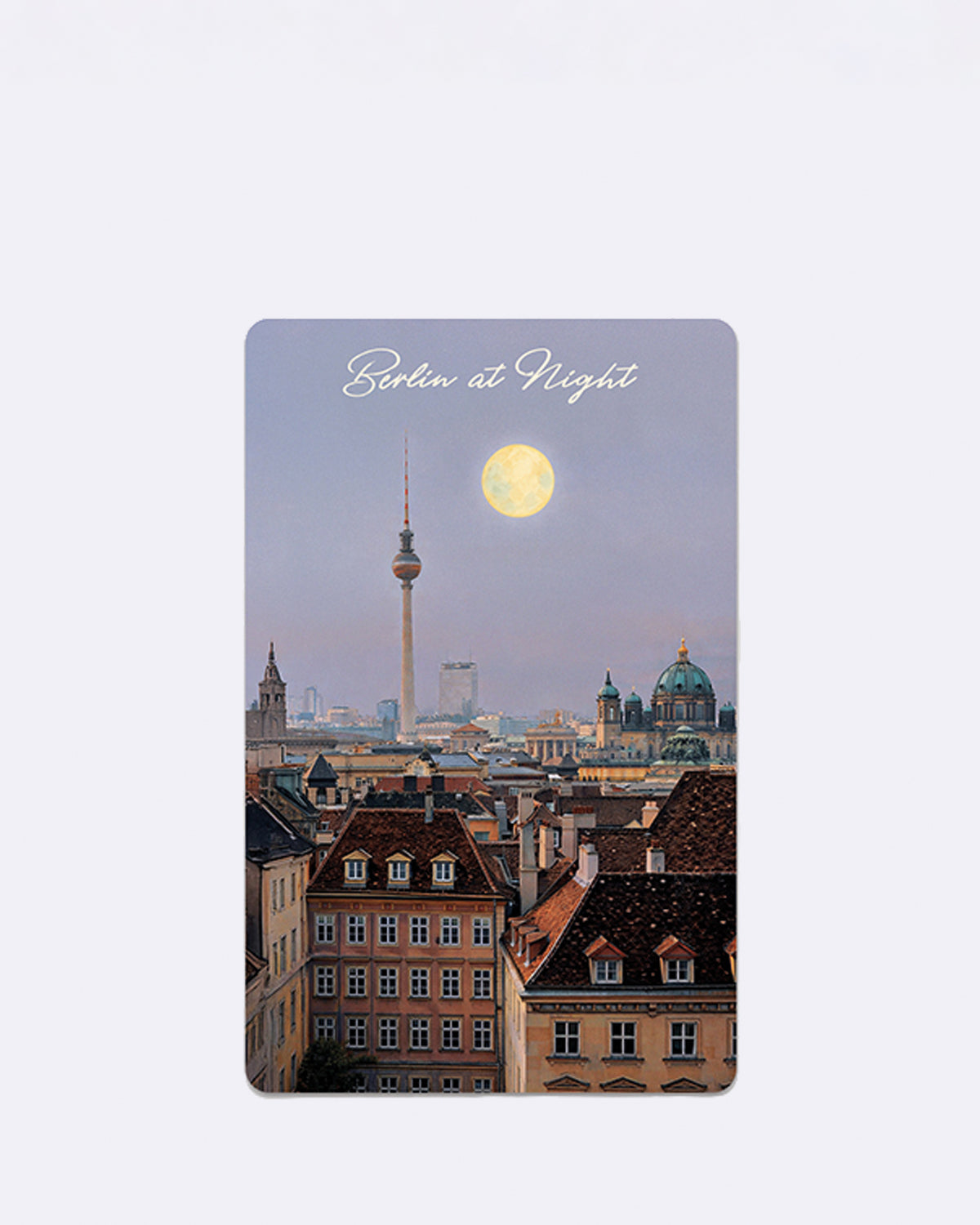 Postkarte mit nächtlicher Stadtansicht von Berlin und Schriftzug "Berlin at Night"