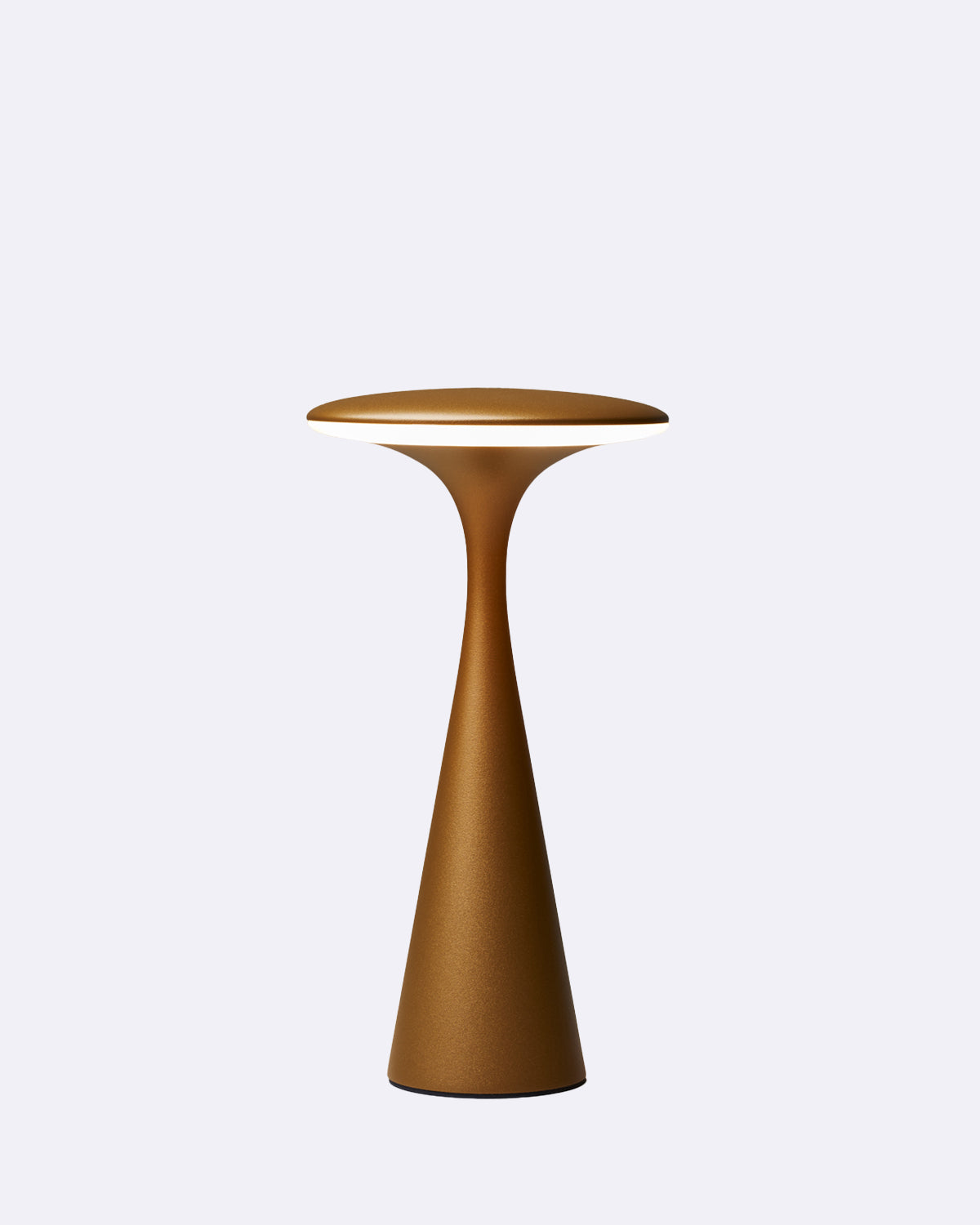 Tischlampe aus gebürstetem Gold mit glatter Oberfläche